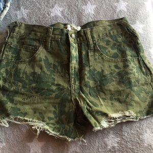 FREE PEOPLE HIGH WAISTED SHORTS✨